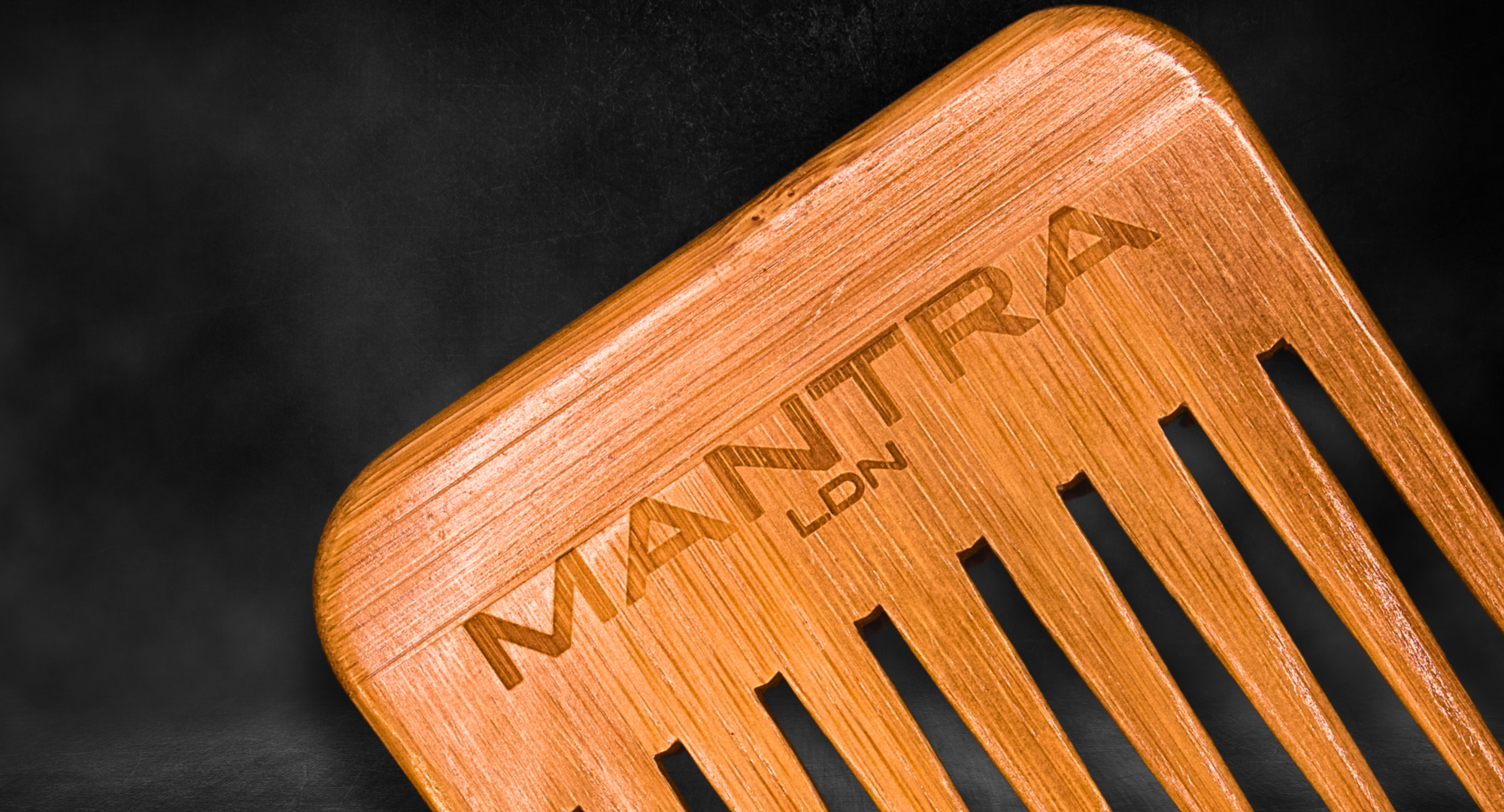 MANTRA Definition Comb Close Up